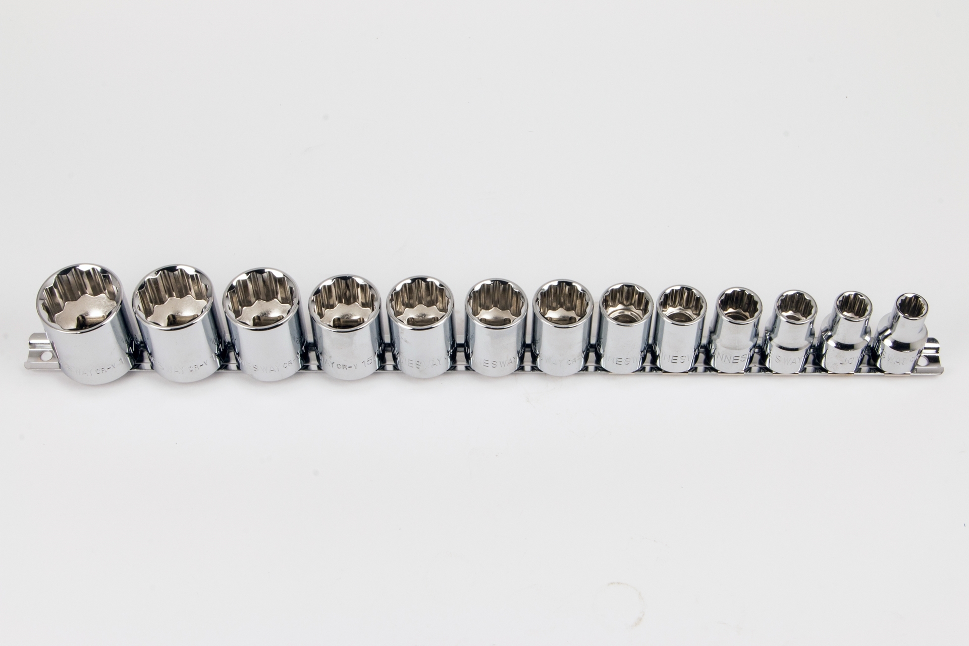 Zestaw 13szt. nasadek 1/2" 12-kątnych calowych 1 Zestaw 13szt. nasadek 1/2" 12-kątnych calowych